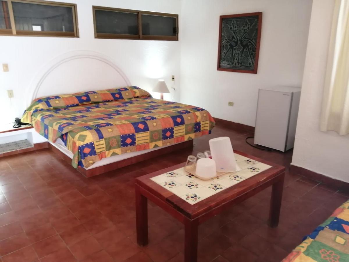 Hotel Catalina Beach Resort Zihuatanejo Eksteriør billede